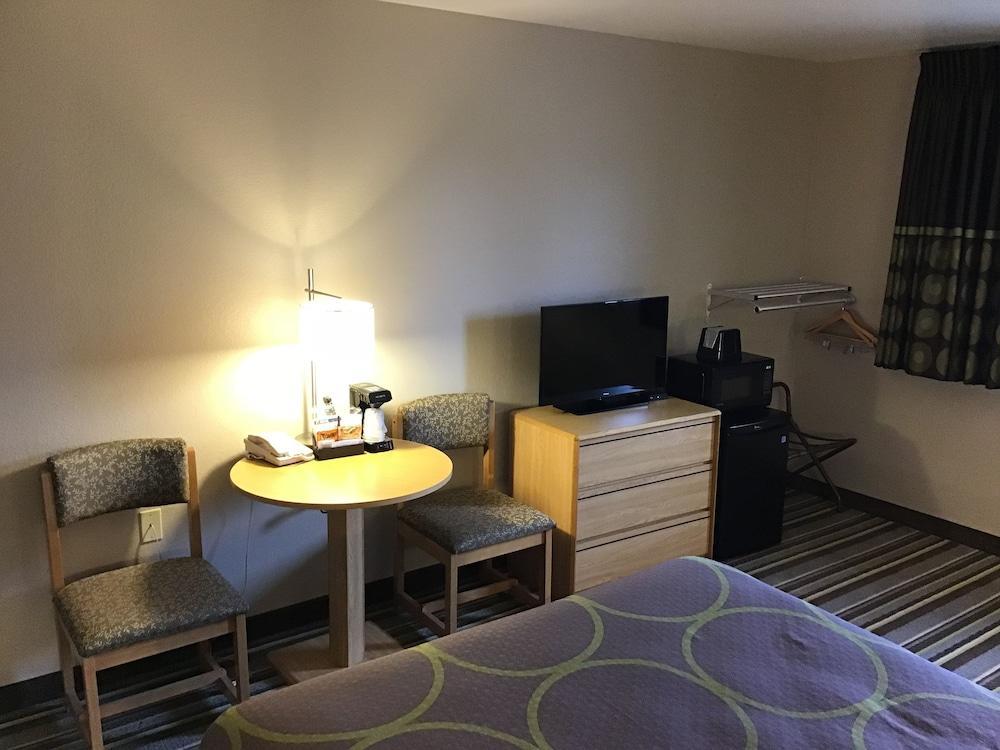 Super 8 By Wyndham Dillon Motel Eksteriør billede