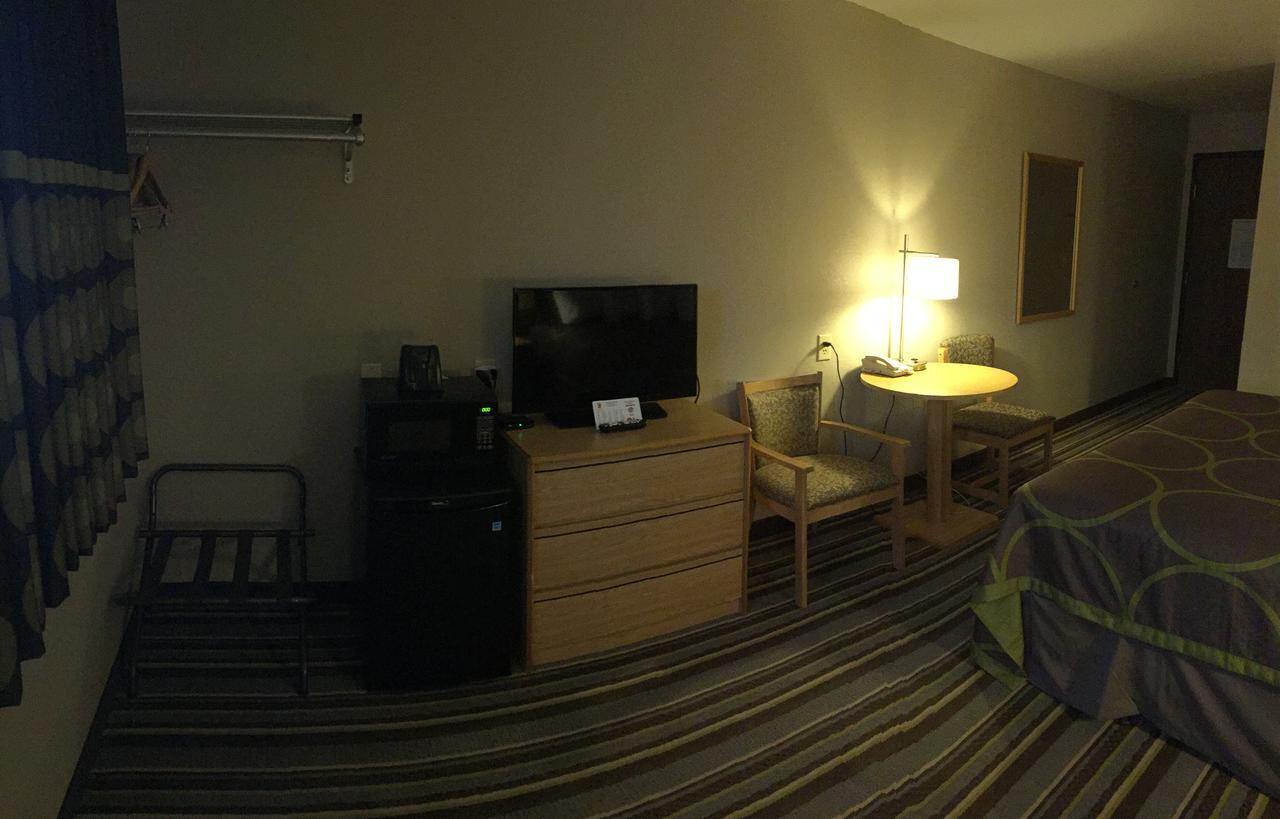 Super 8 By Wyndham Dillon Motel Eksteriør billede